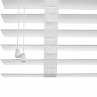 Preestreno: Veneciana de Imitación Madera de 50mm con Cinta Escalera en Blanco, Producto Terminado